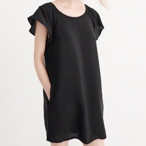 Cute & comfy shift dress with pockets!